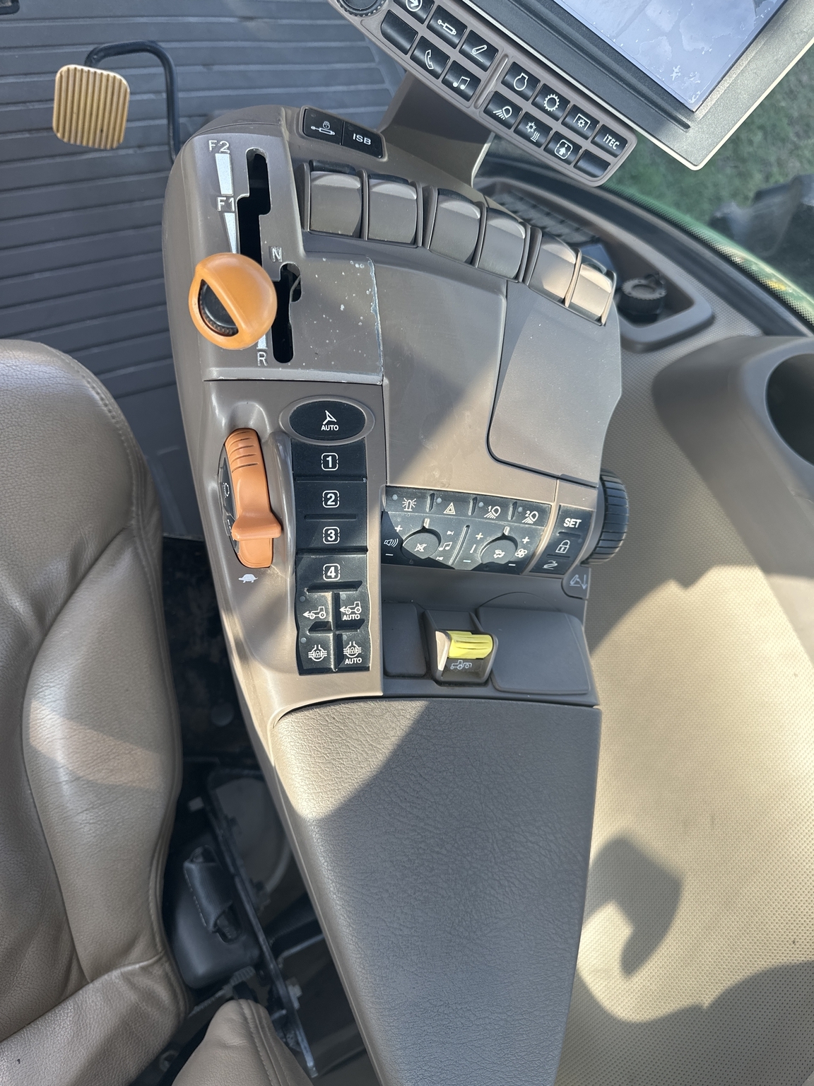 2018 John Deere 8370R Tractor