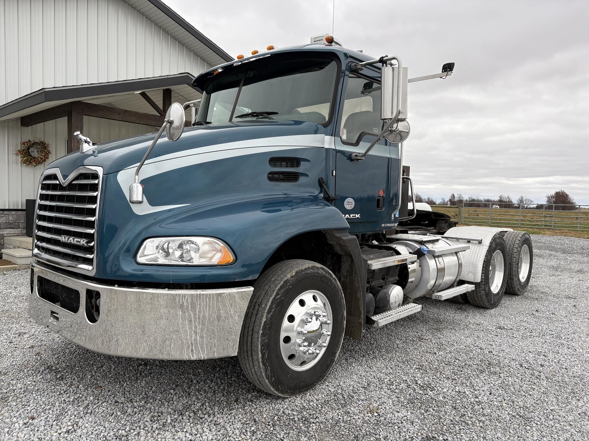 2018 Mack PINNACLE CXU613 Semi Trucks/Trailer