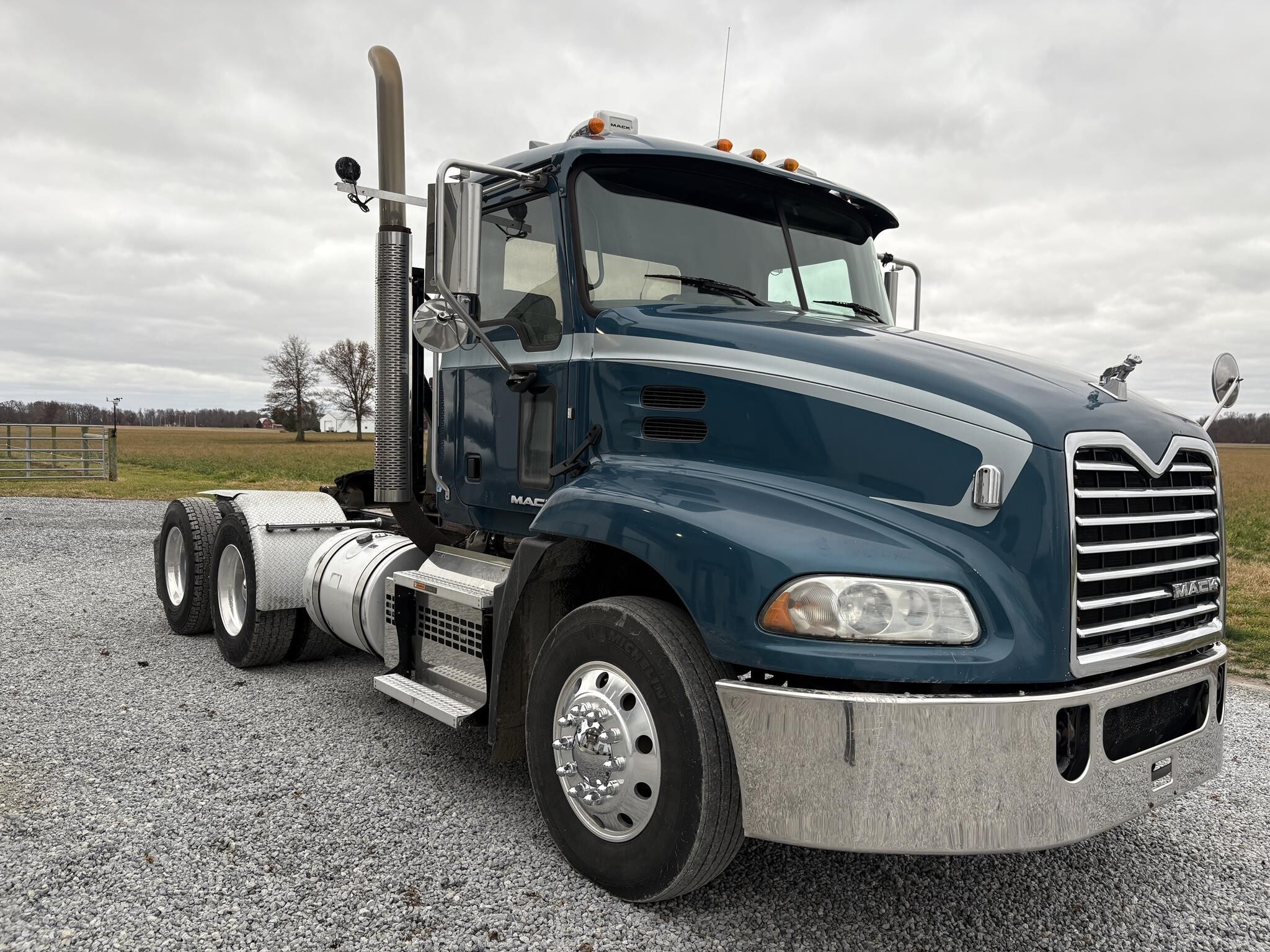 2018 Mack PINNACLE CXU613 Semi Trucks/Trailer