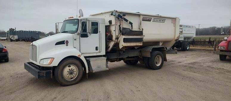2009 Roto Mix 524-15 Grinders and Mixer