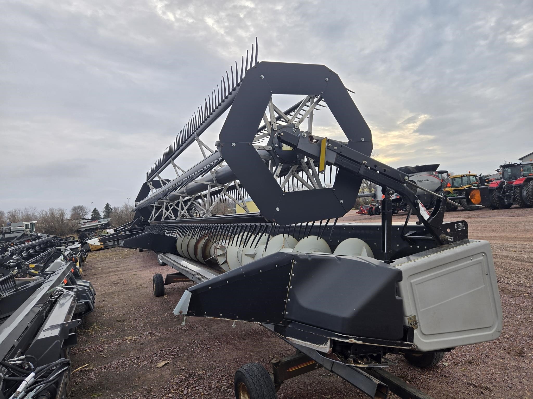 2002 Gleaner 825 Platform