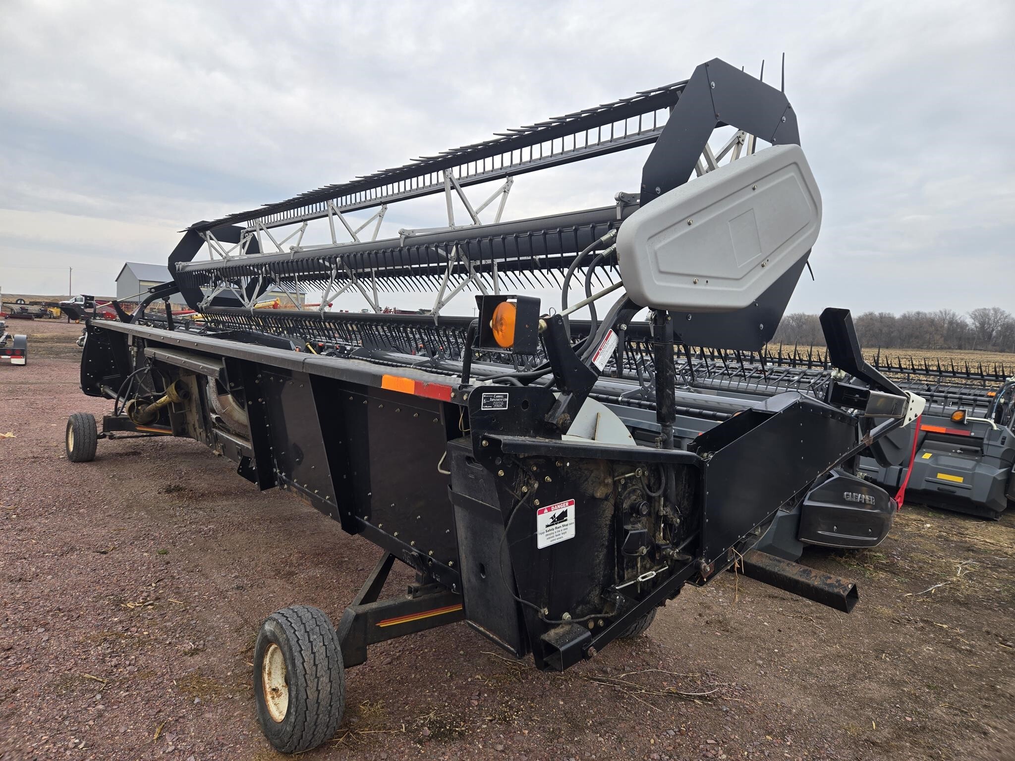 2002 Gleaner 825 Platform