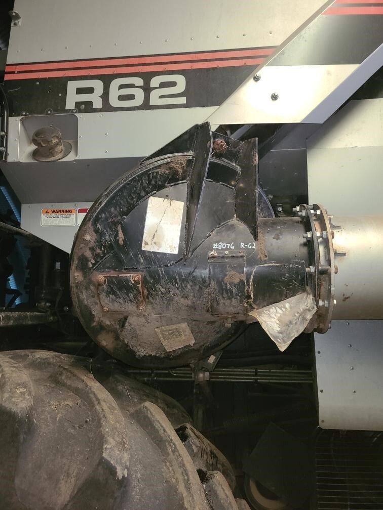 2001 Gleaner R62 Combine - $35,000 | Machinery Pete