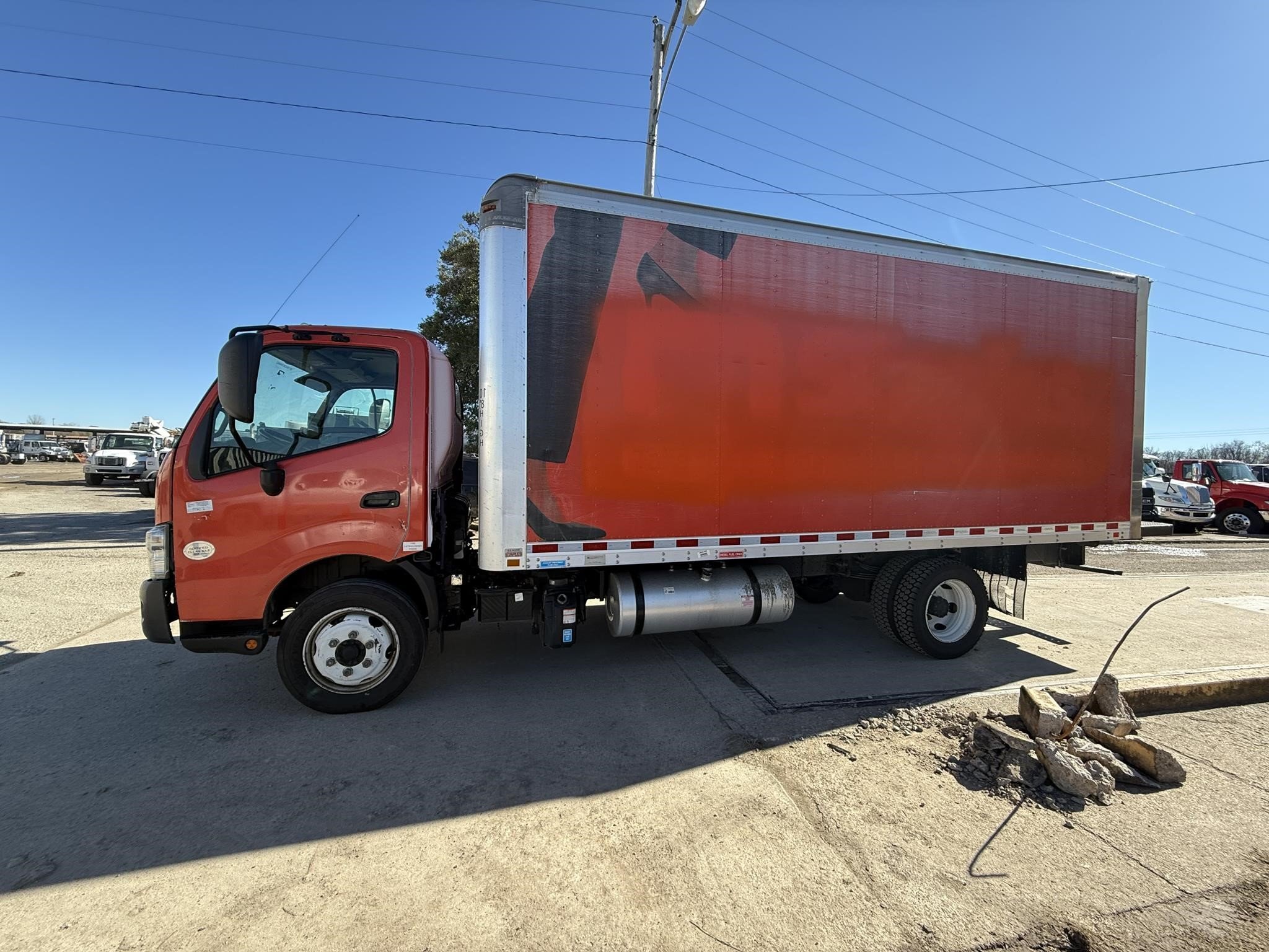 2018 Hino 195 Box Trucks/Trailer
