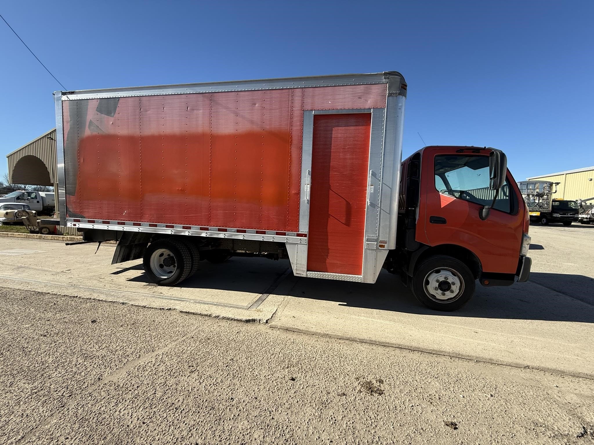 2018 Hino 195 Box Trucks/Trailer
