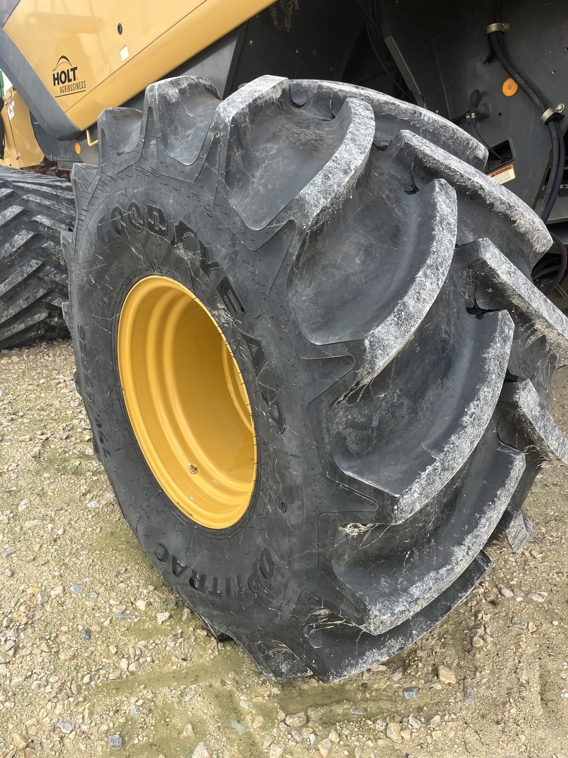 2010 Caterpillar 585R Combine