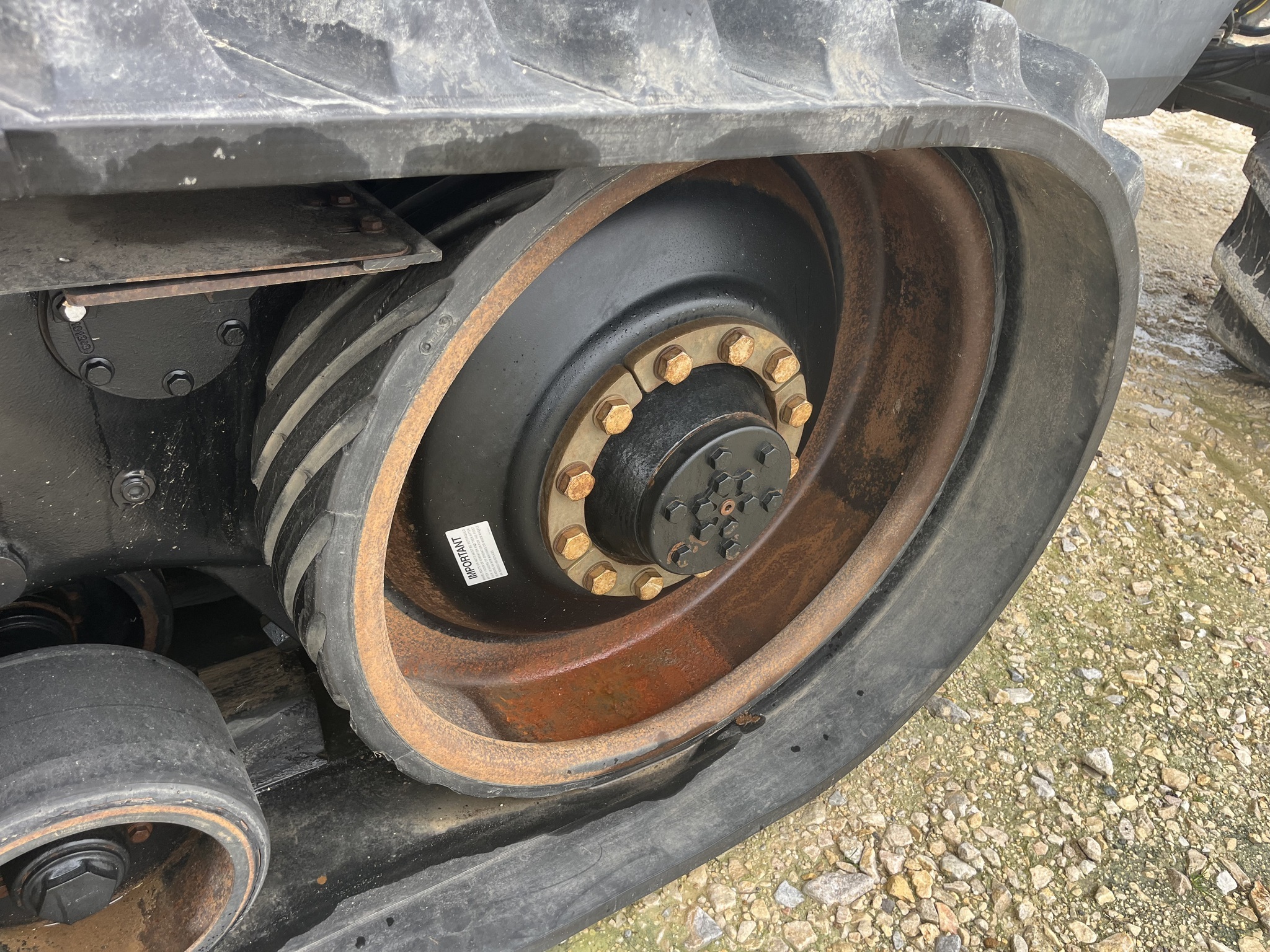 2010 Caterpillar 585R Combine