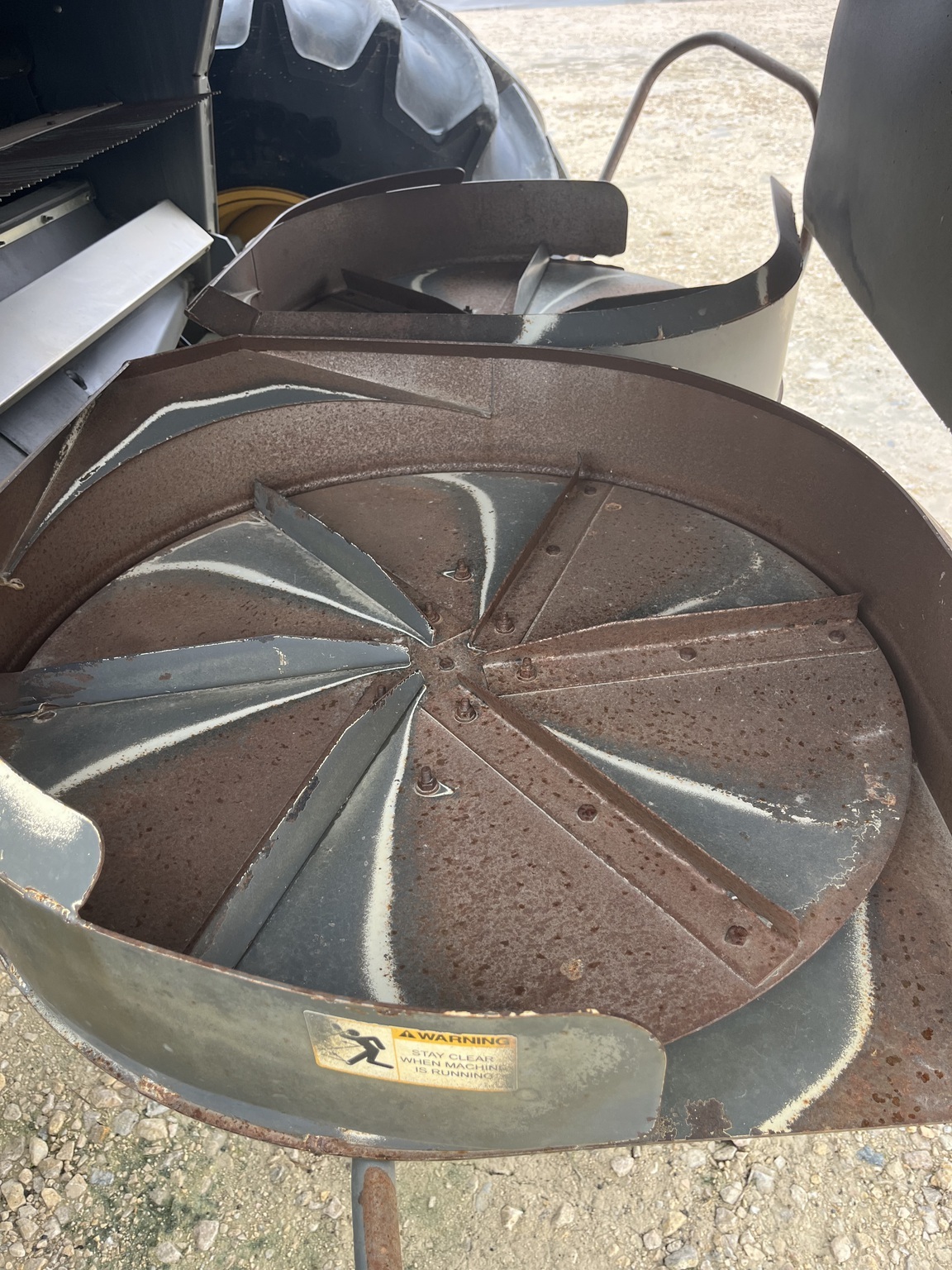 2010 Caterpillar 585R Combine