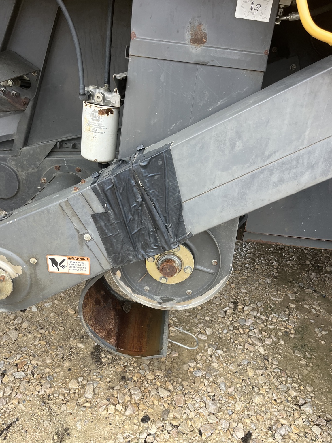 2010 Caterpillar 585R Combine