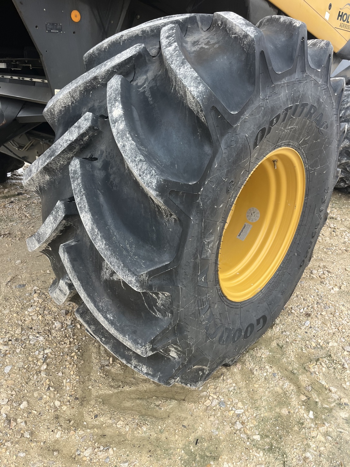 2010 Caterpillar 585R Combine