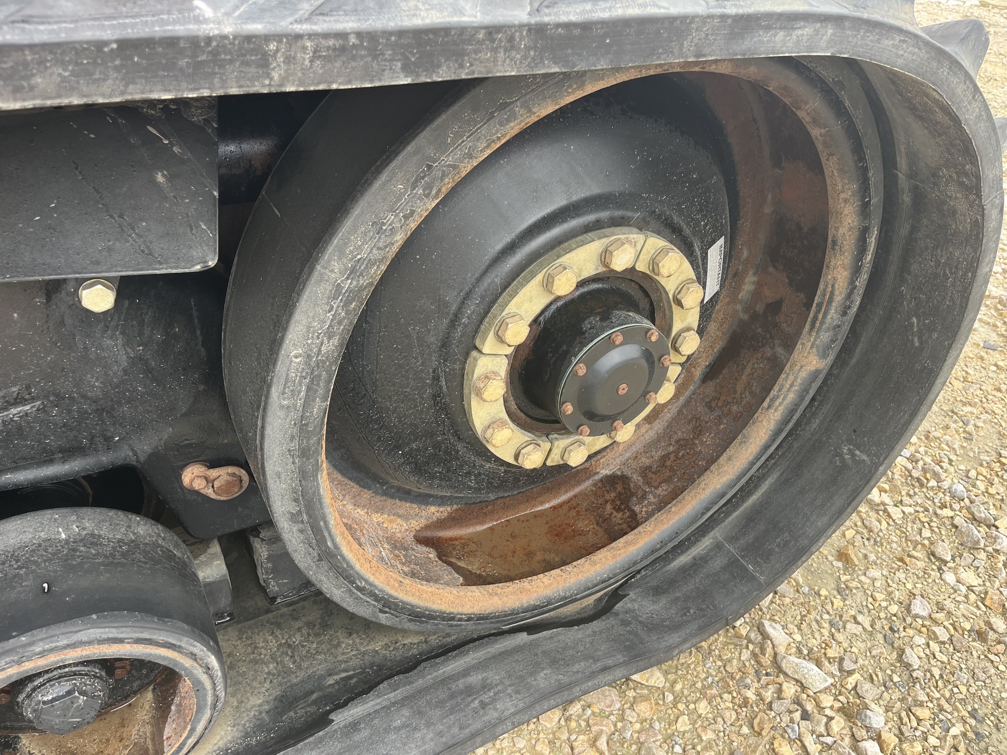 2010 Caterpillar 585R Combine