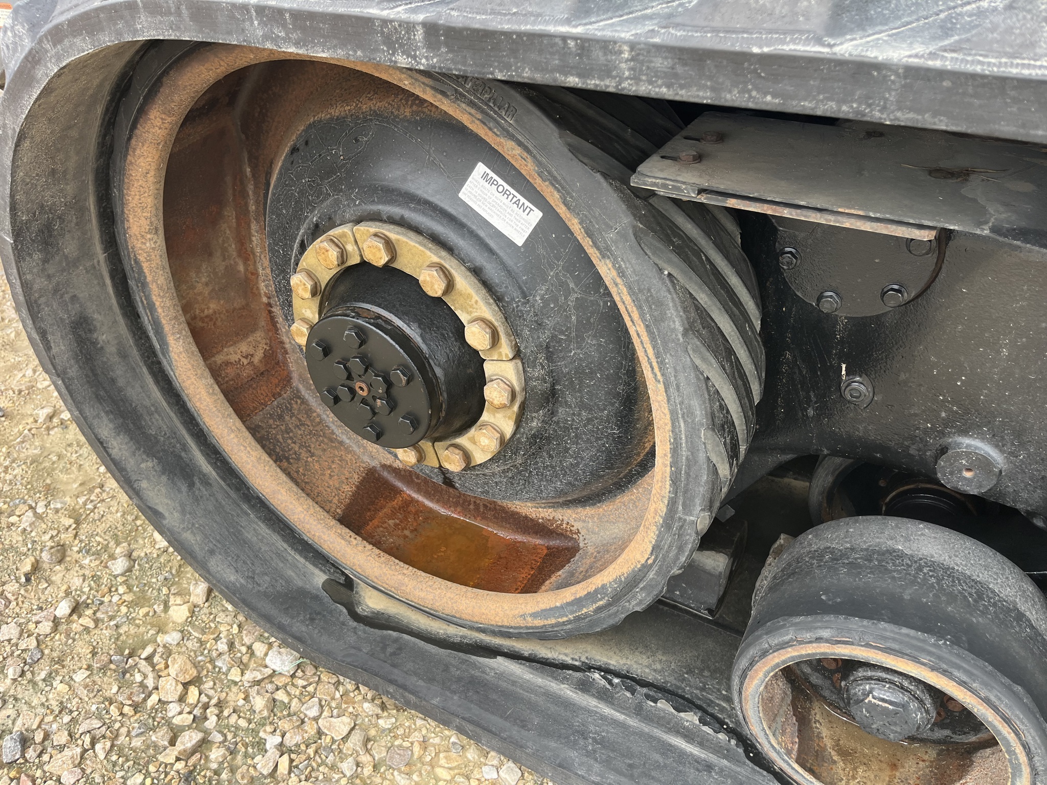 2010 Caterpillar 585R Combine