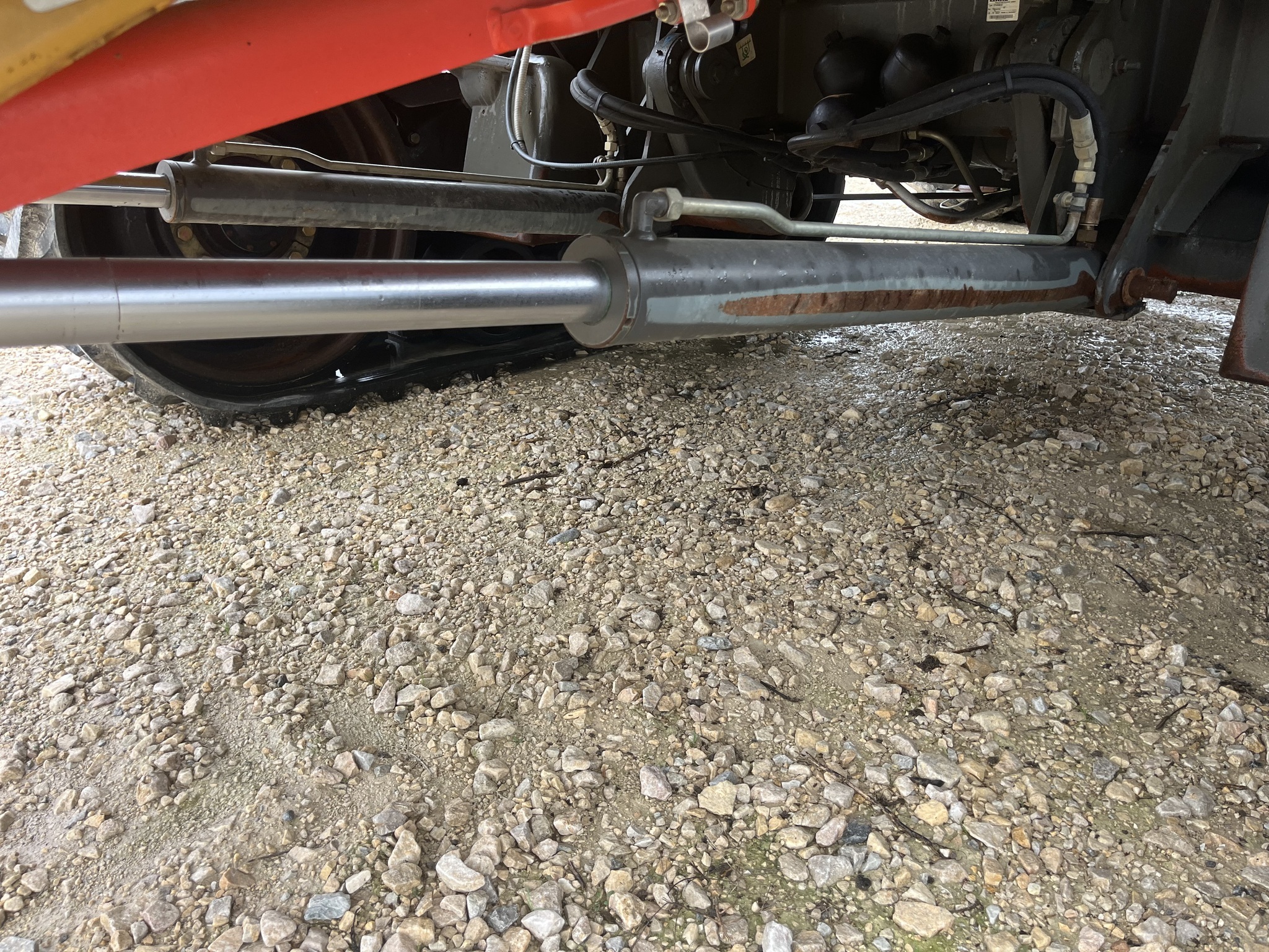 2010 Caterpillar 585R Combine