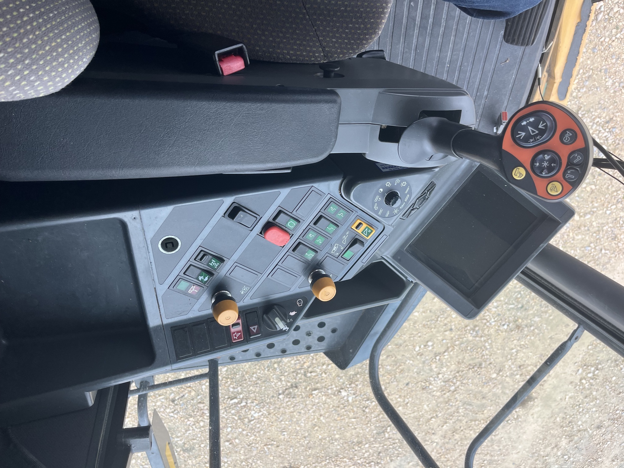 2010 Caterpillar 585R Combine