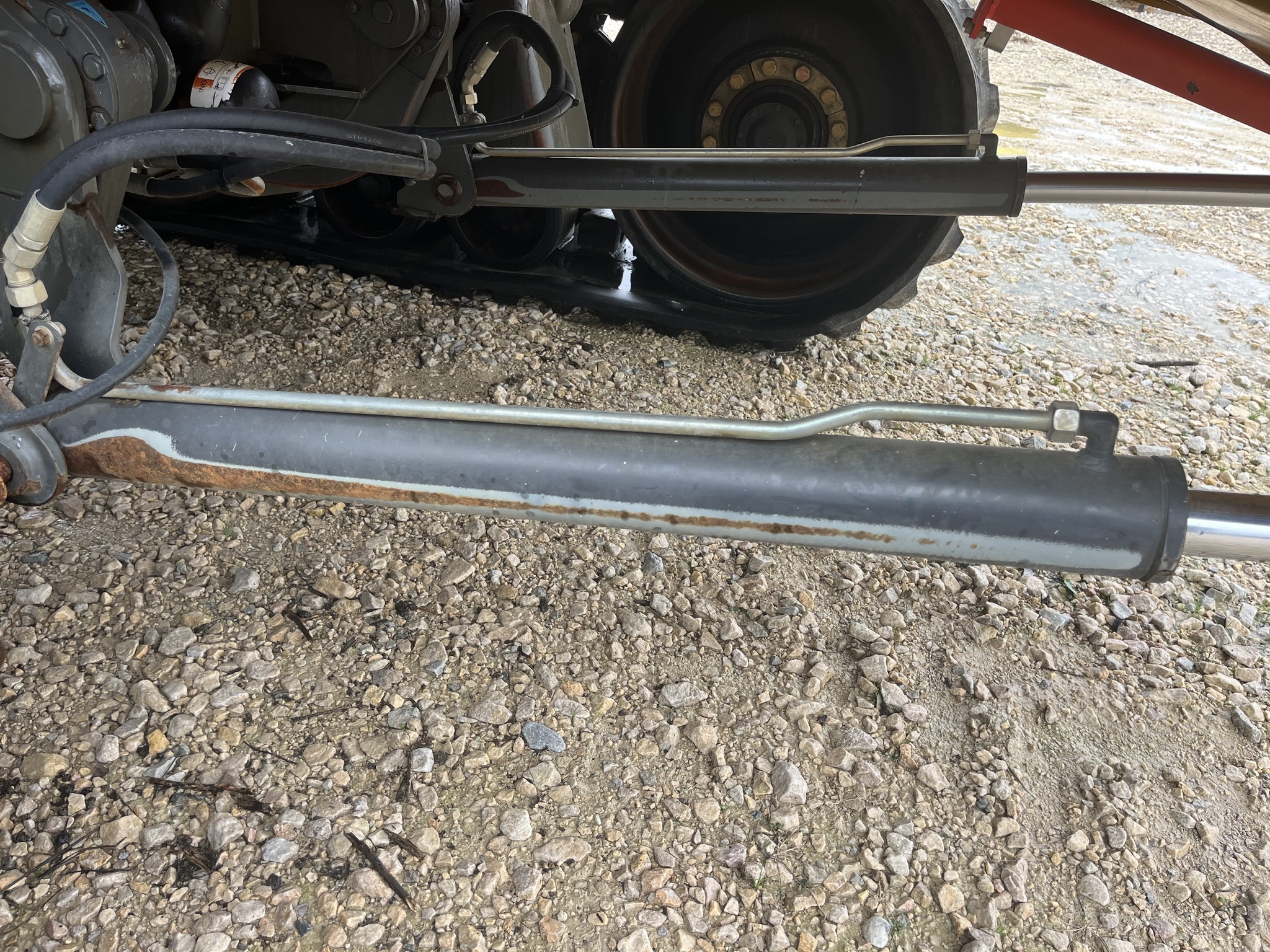 2010 Caterpillar 585R Combine