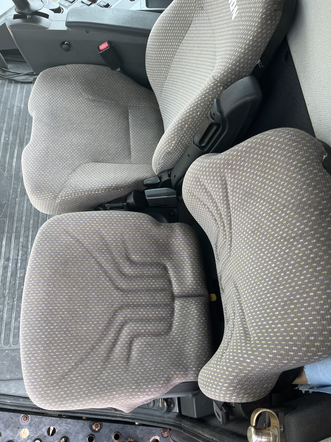 2010 Caterpillar 585R Combine