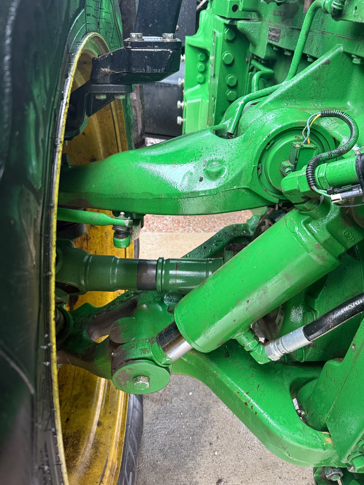 2012 John Deere 8335R Tractor