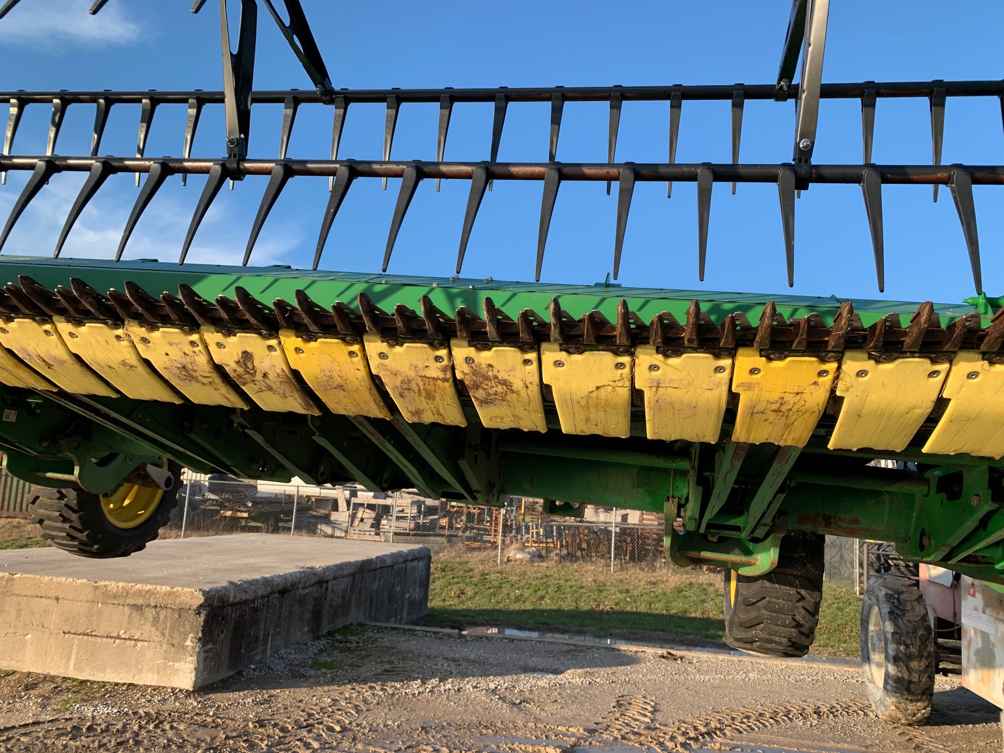 2022 John Deere HD45F Platform