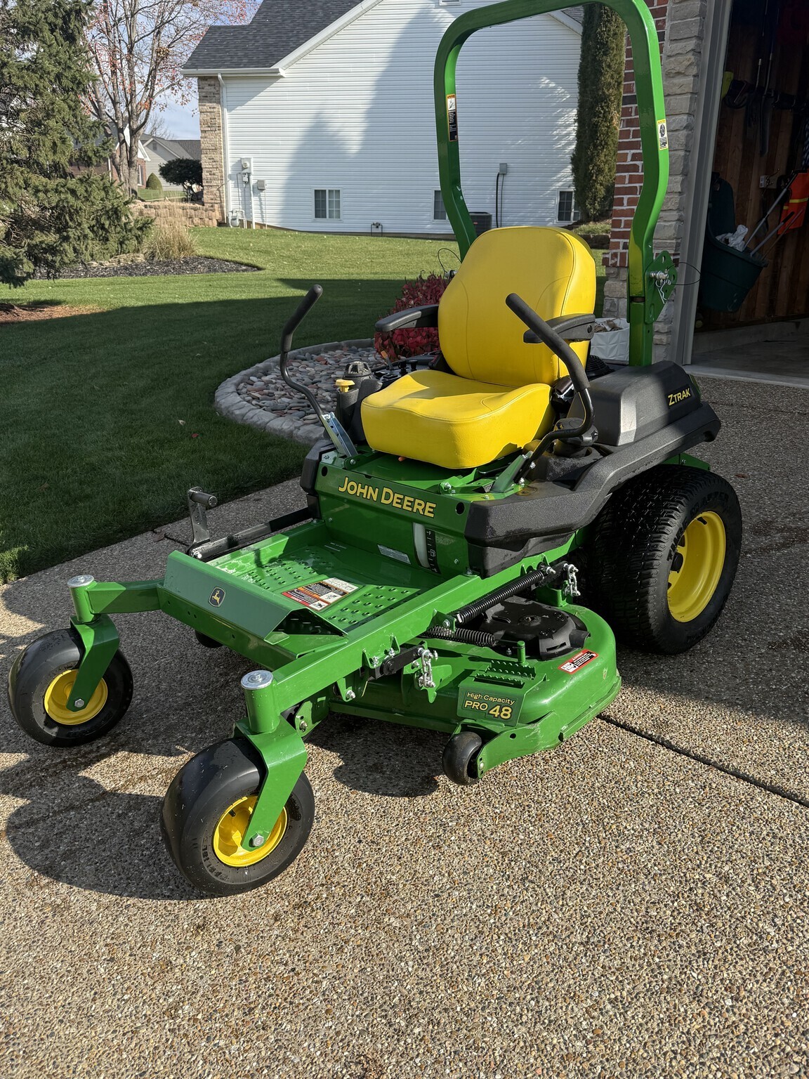 2019 John Deere Z720E Lawn Mower