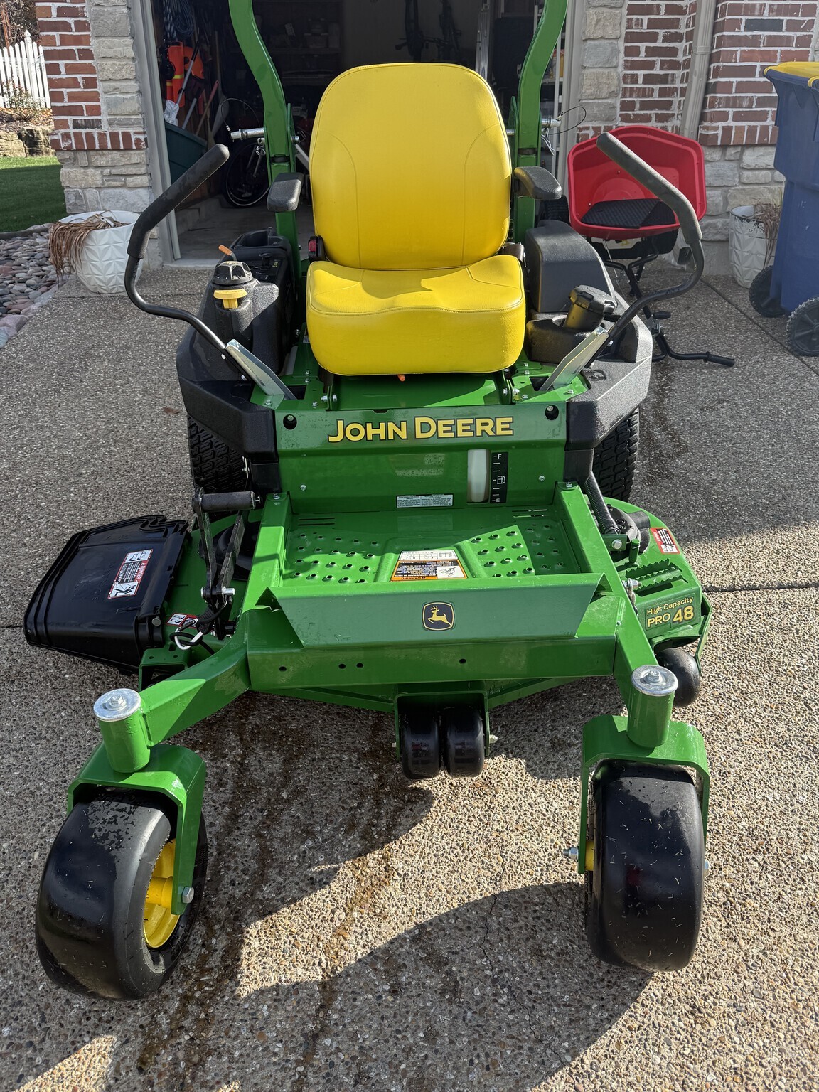2019 John Deere Z720E Lawn Mower