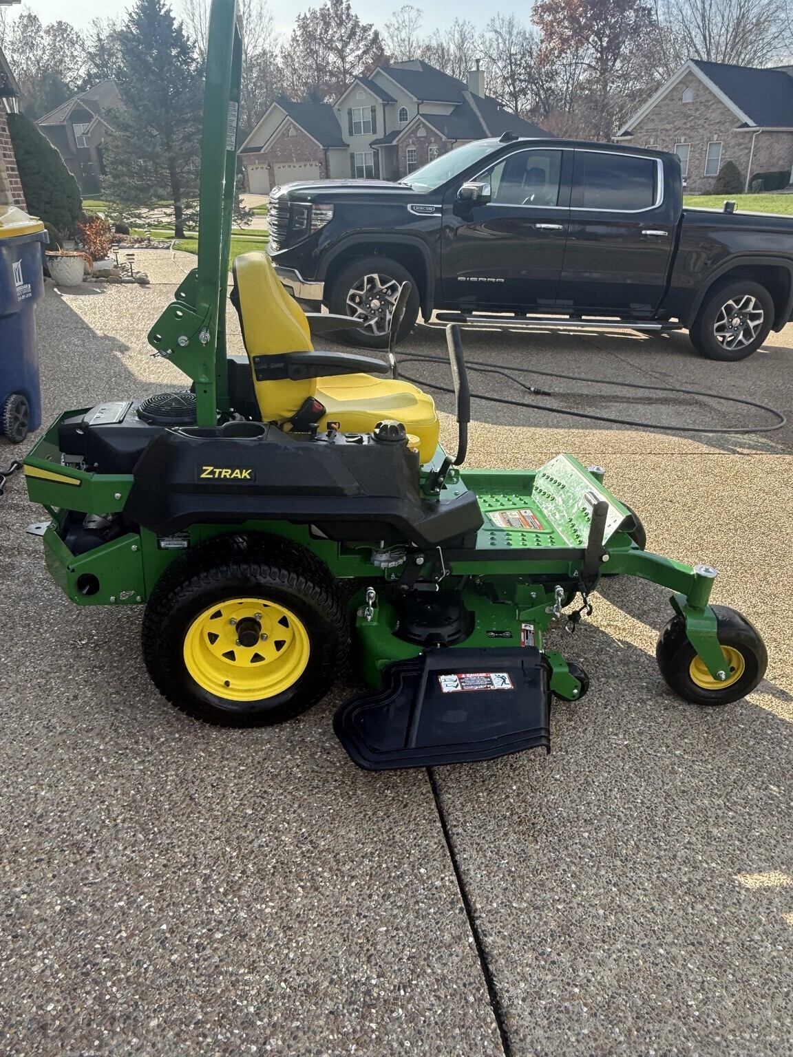 2019 John Deere Z720E Lawn Mower