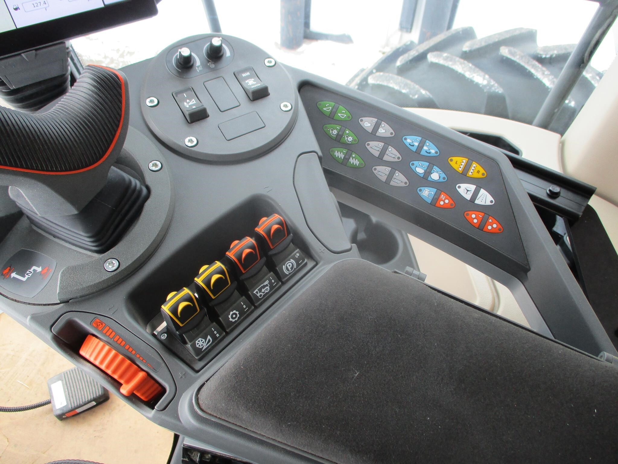 2024 Gleaner S98 Combine