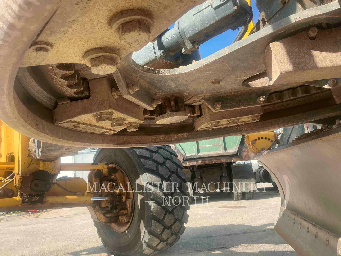 2011 John Deere 872GP Scraper