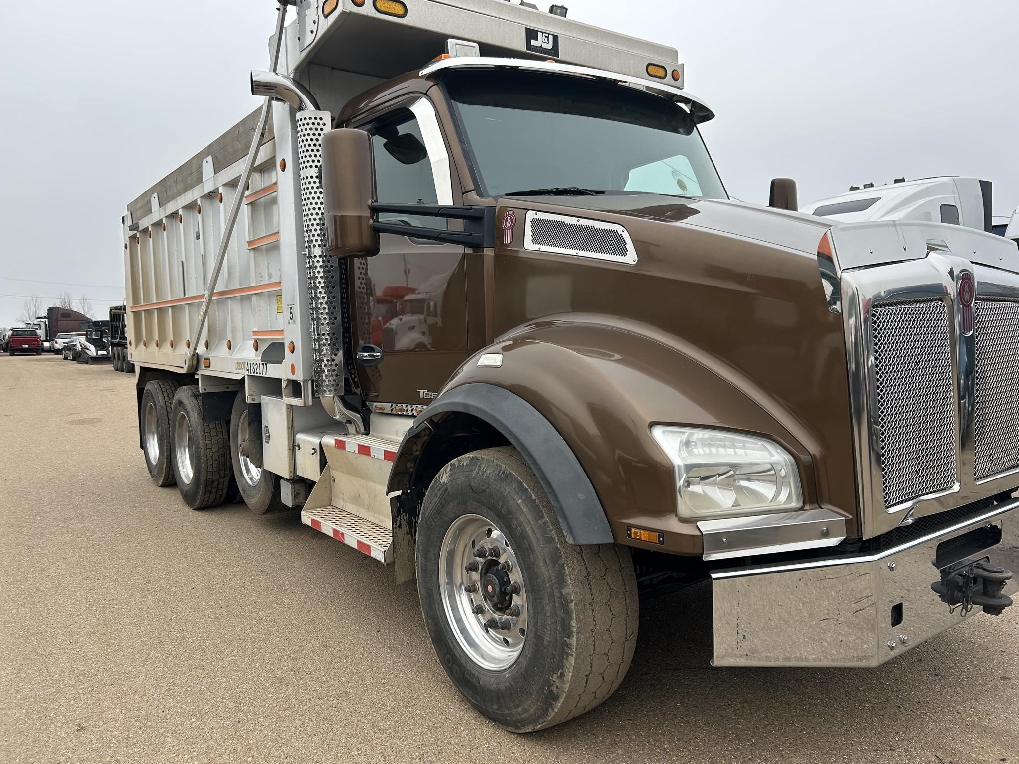 2016 Kenworth T880 Semi Trucks/Trailer