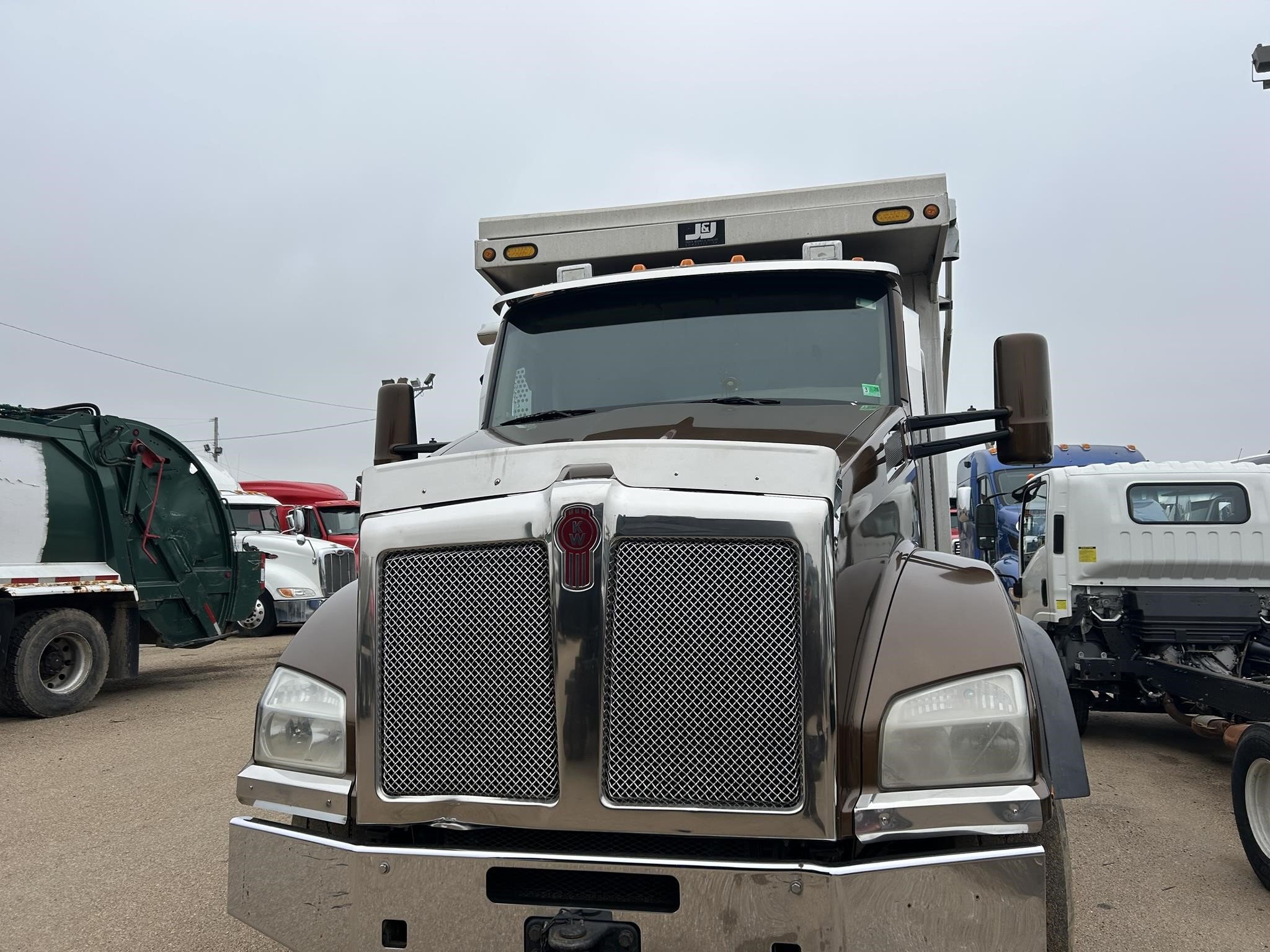 2016 Kenworth T880 Semi Trucks/Trailer
