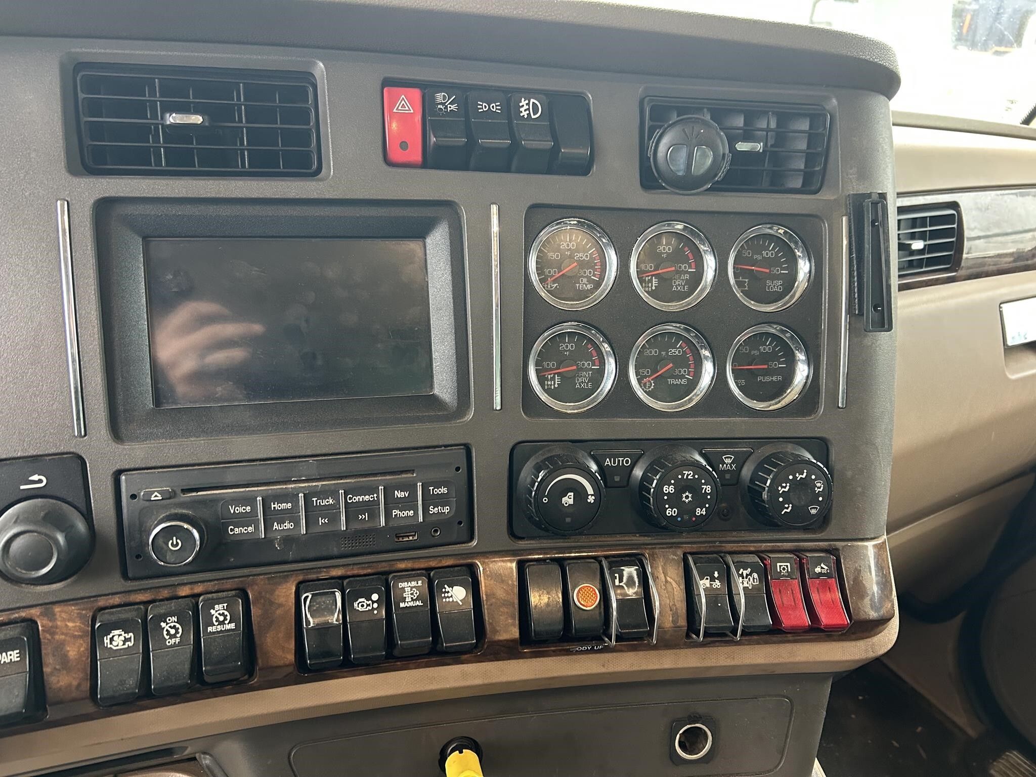 2016 Kenworth T880 Semi Trucks/Trailer