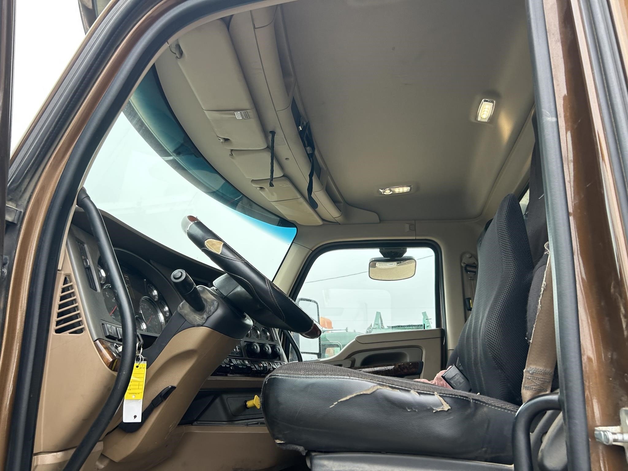 2016 Kenworth T880 Semi Trucks/Trailer
