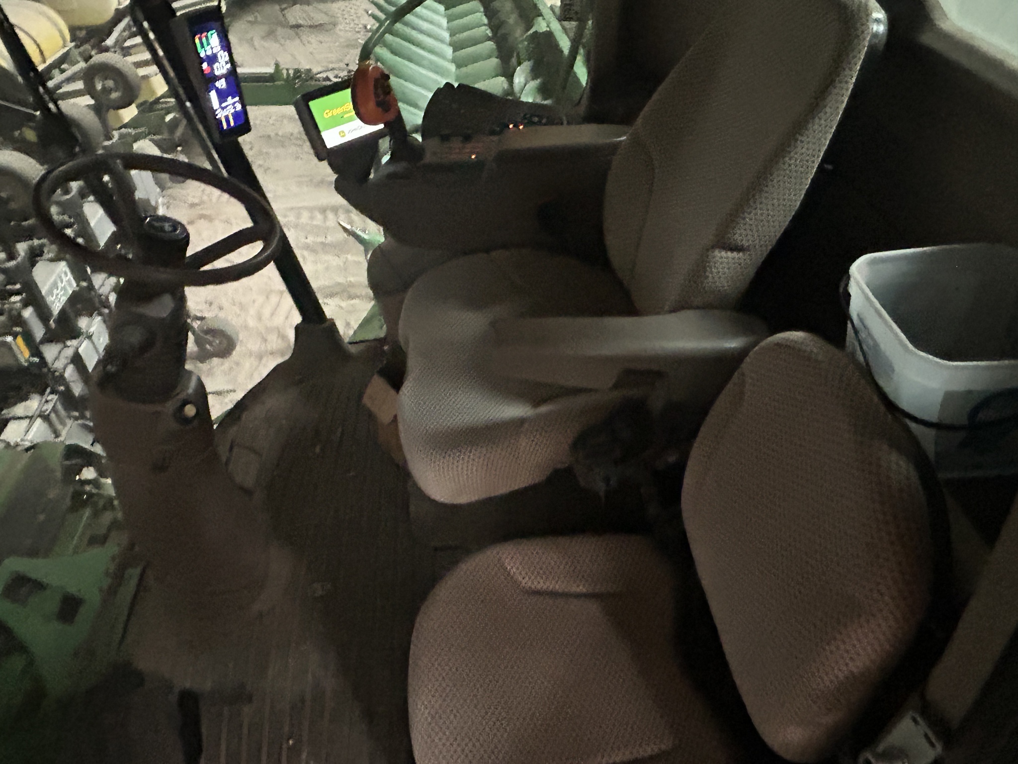 2017 John Deere S680 Combine