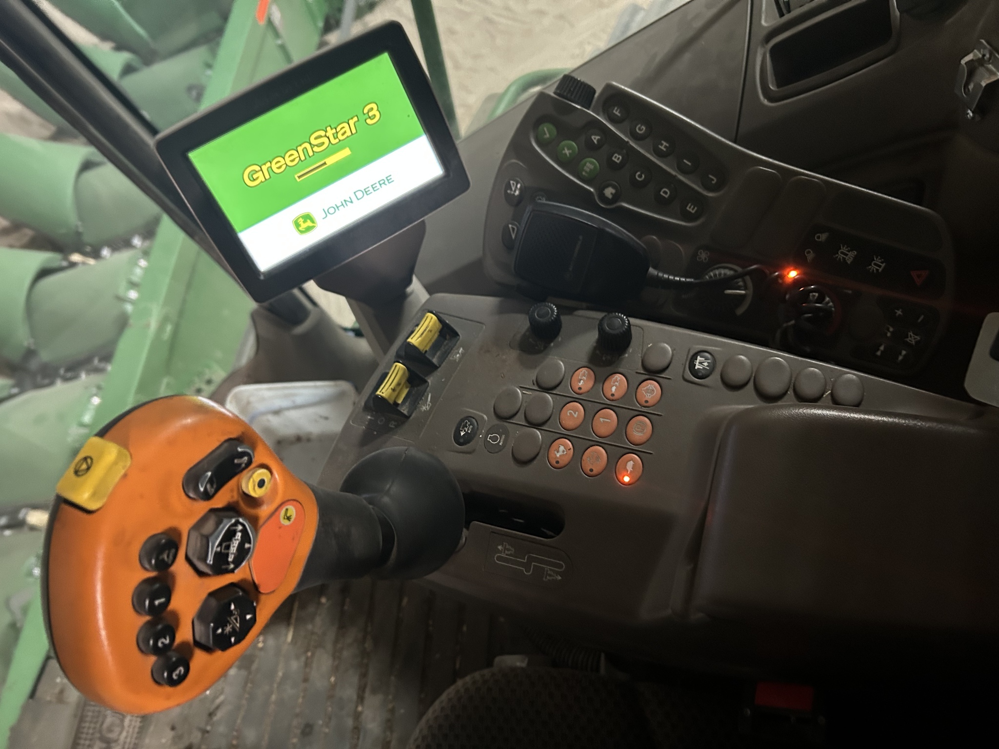 2017 John Deere S680 Combine