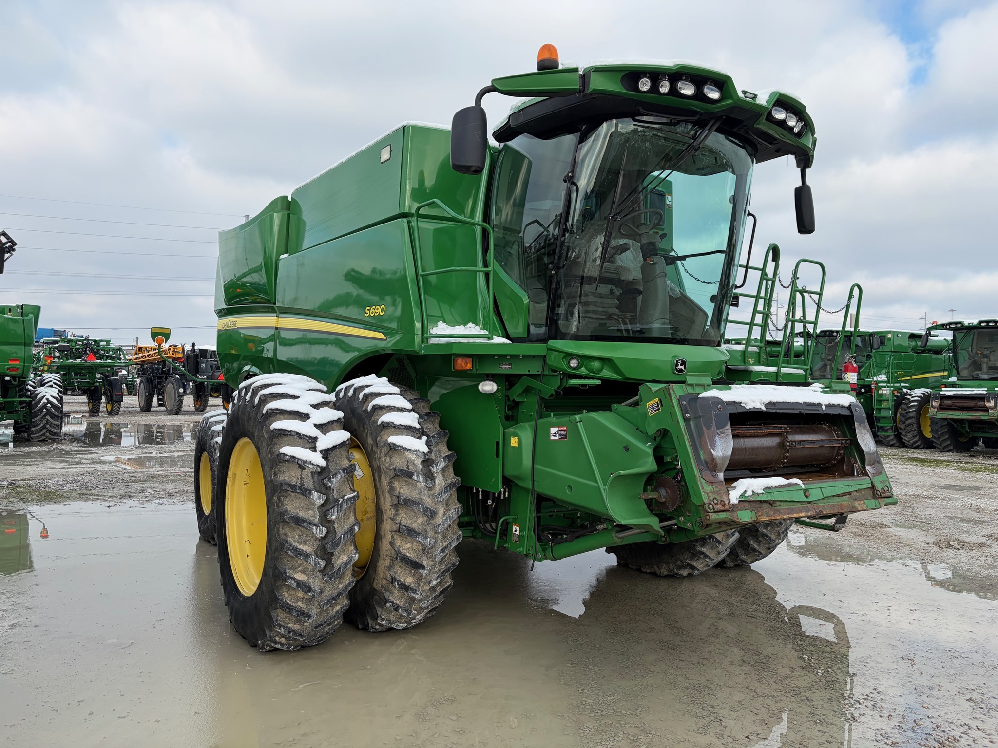 2012 John Deere S690 Combine