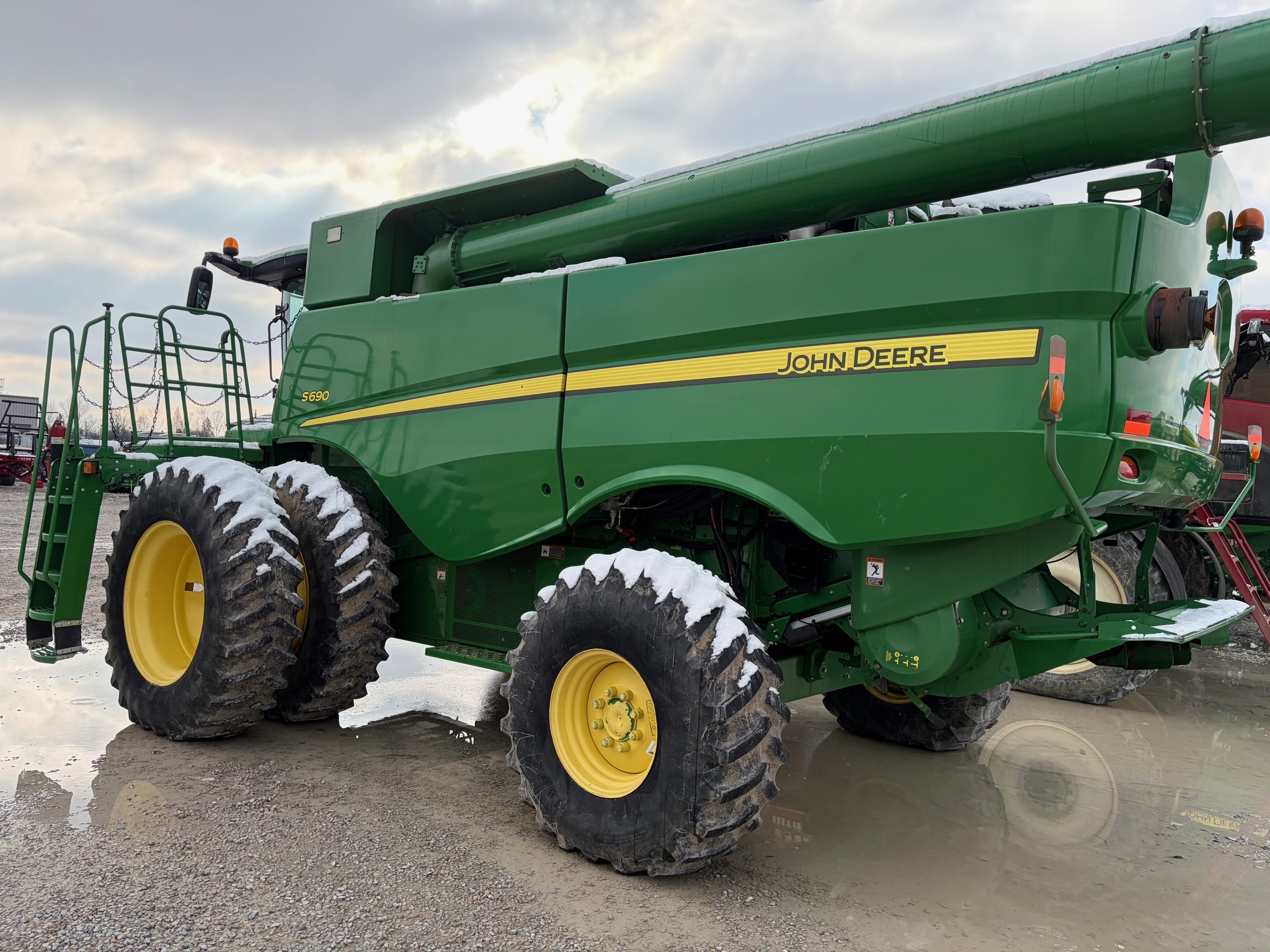 2012 John Deere S690 Combine