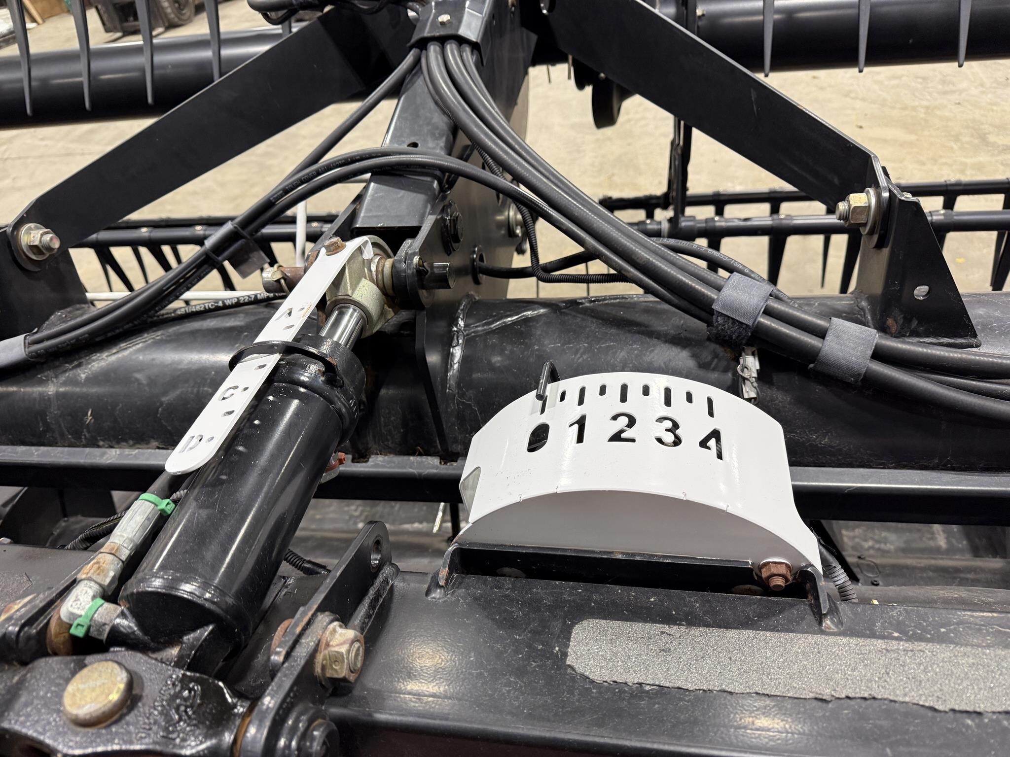 2013 MacDon FD75 Platform