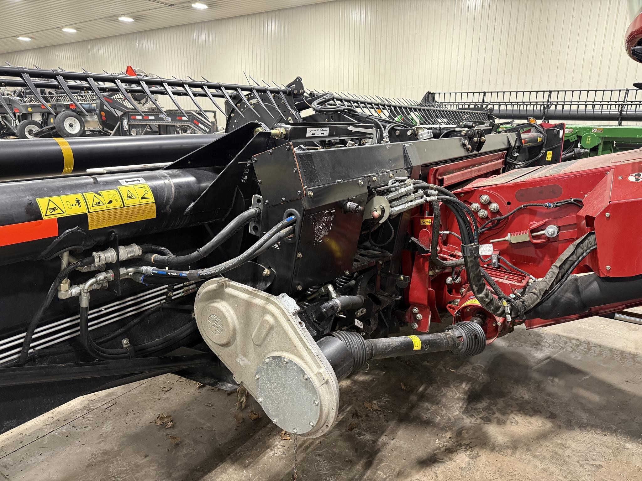 2013 MacDon FD75 Platform