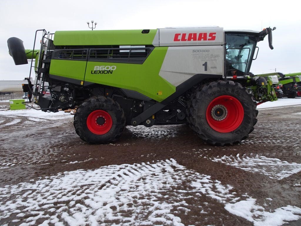 2025 Claas LEXION 8600 Combine