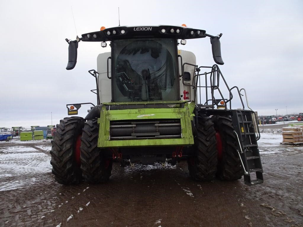 2025 Claas LEXION 8600 Combine