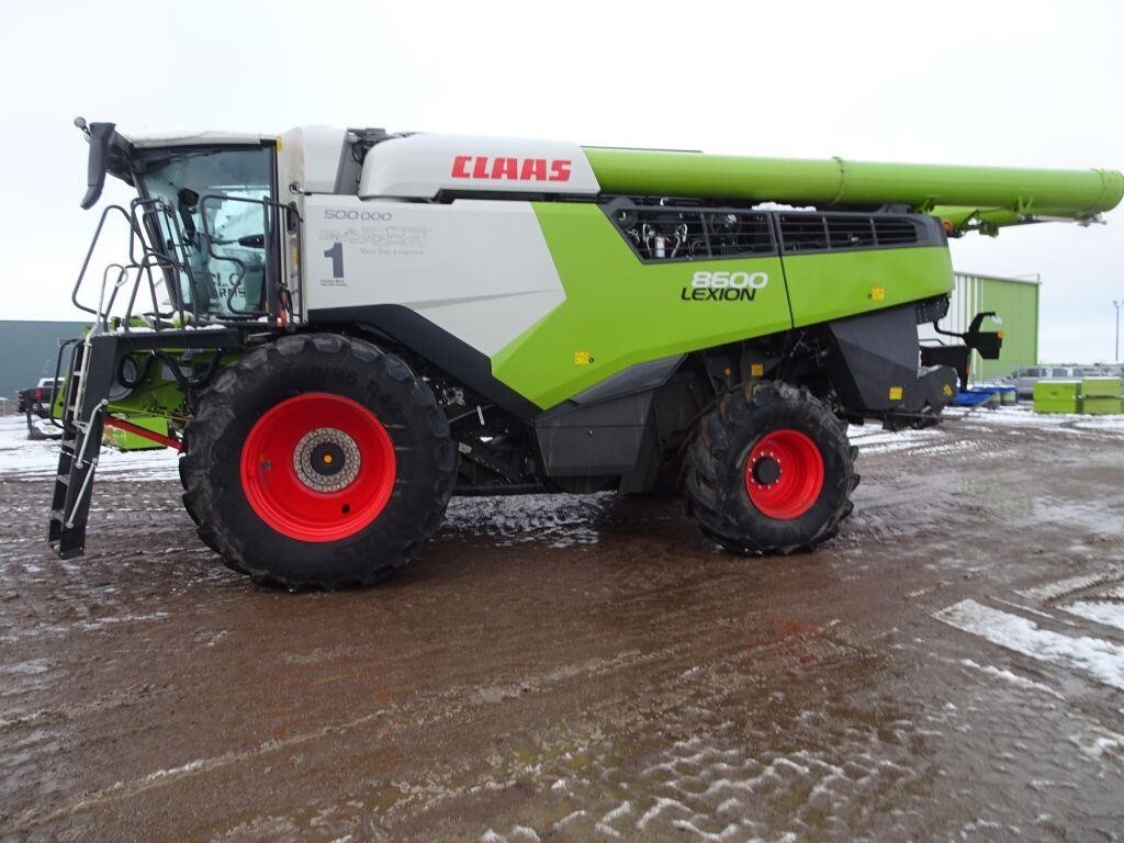 2025 Claas LEXION 8600 Combine