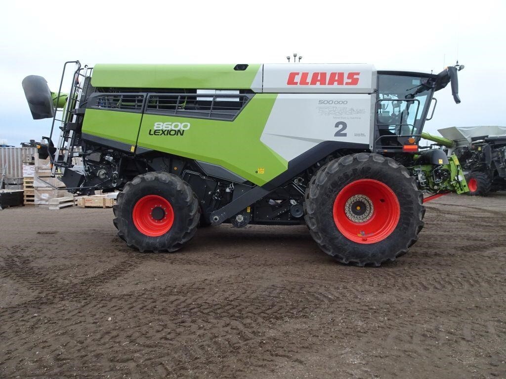 2025 Claas LEXION 8600 Combine