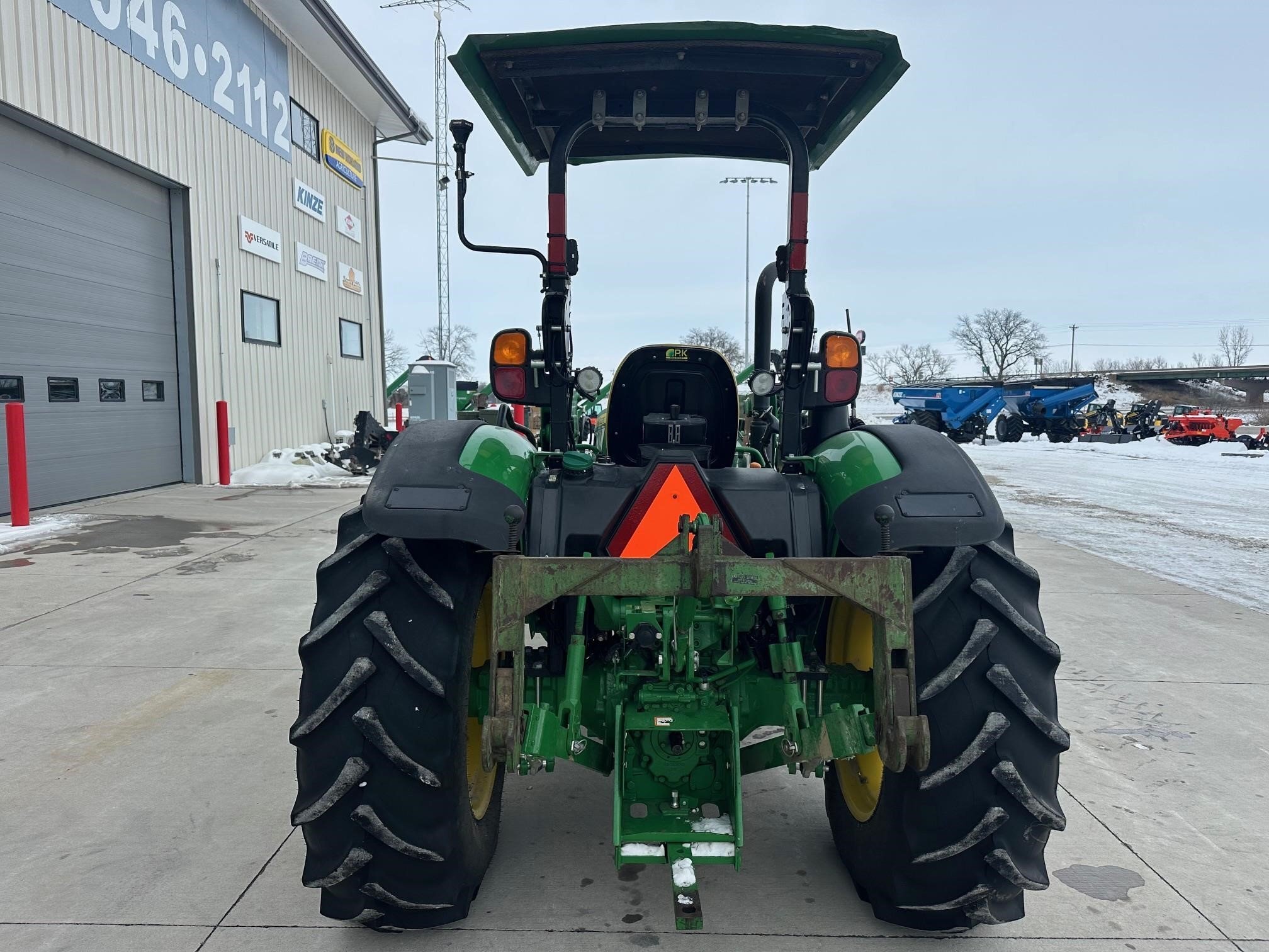 2022 John Deere 5075E Tractor