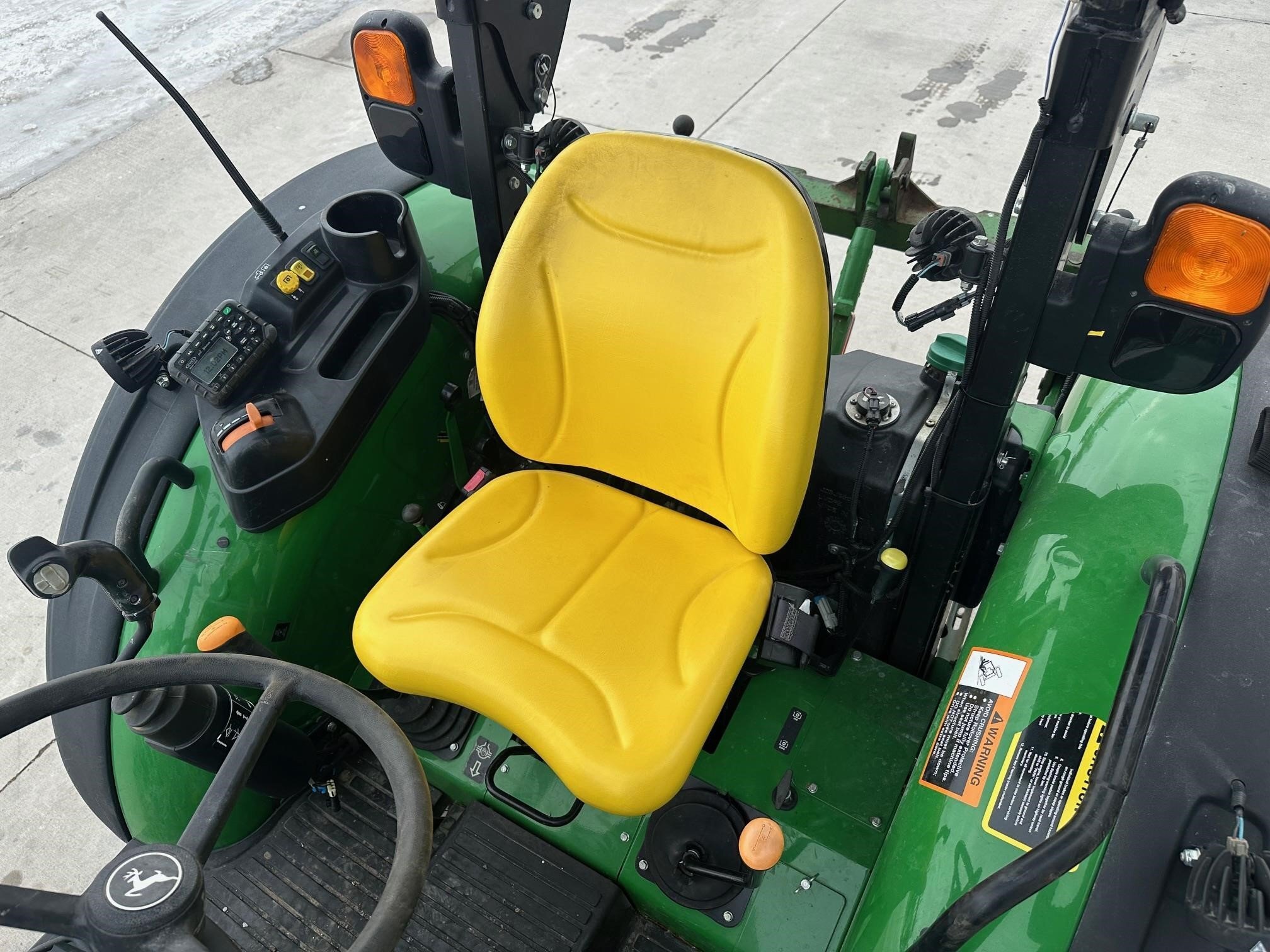 2022 John Deere 5075E Tractor