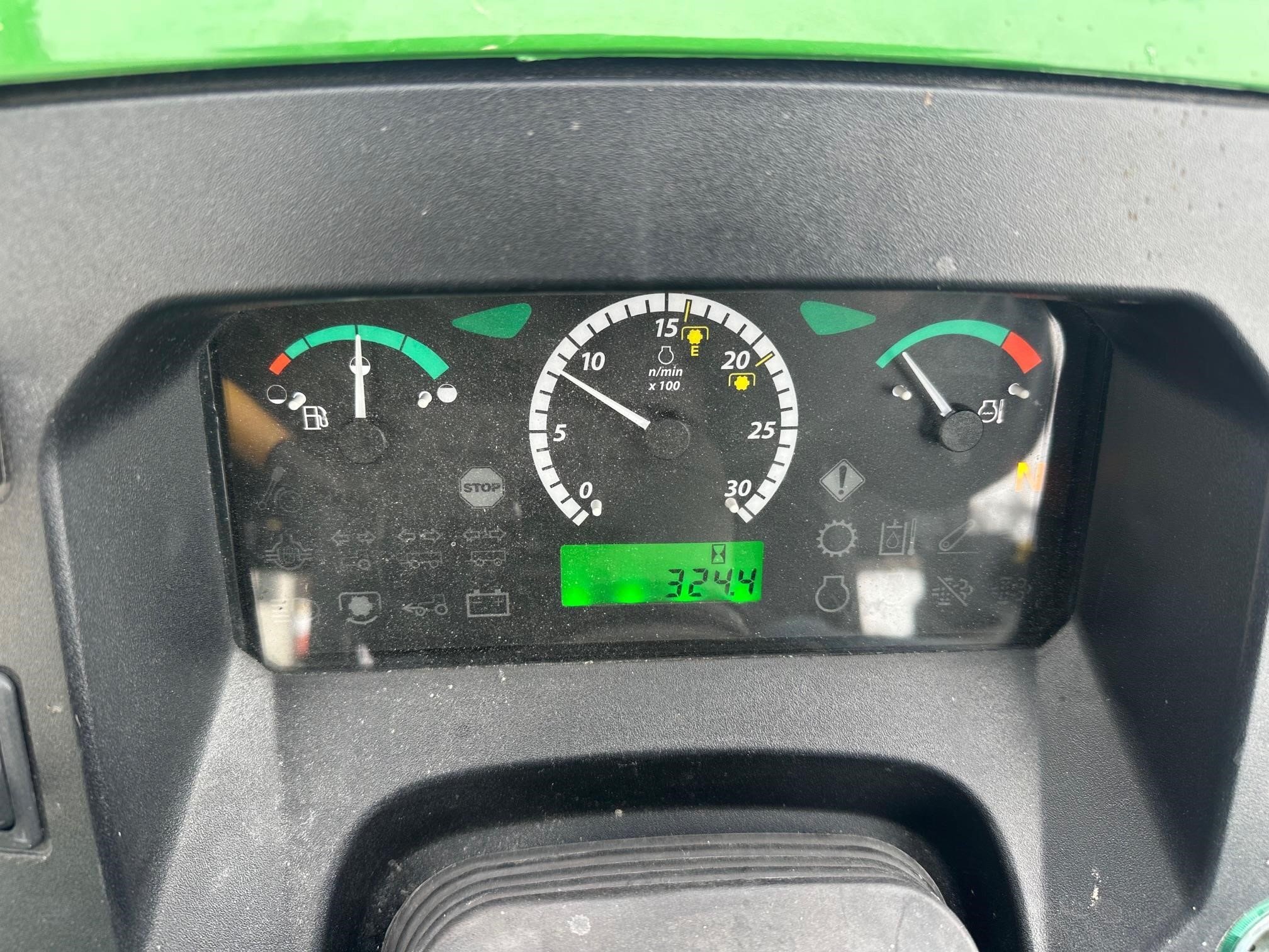 2022 John Deere 5075E Tractor