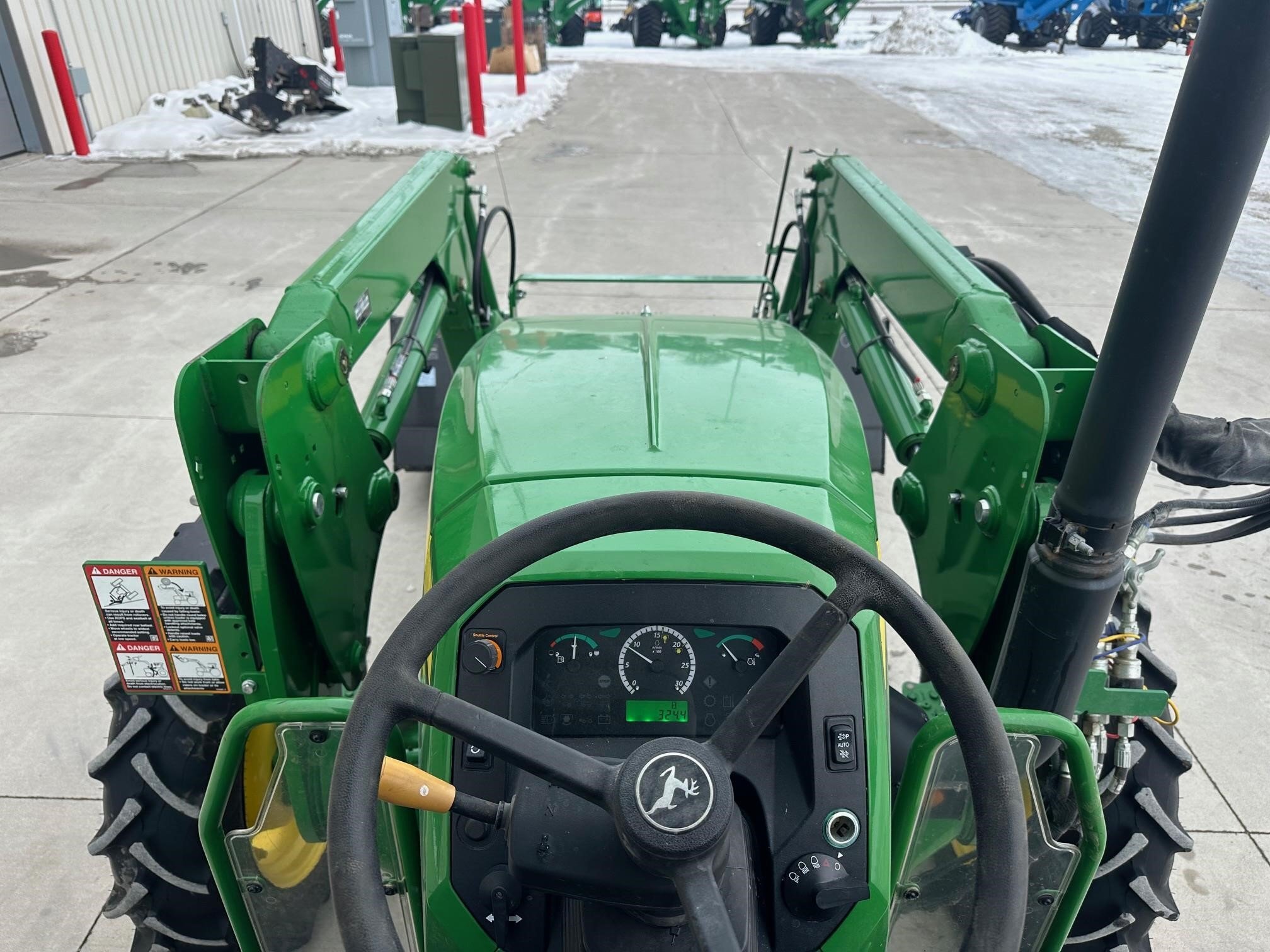 2022 John Deere 5075E Tractor