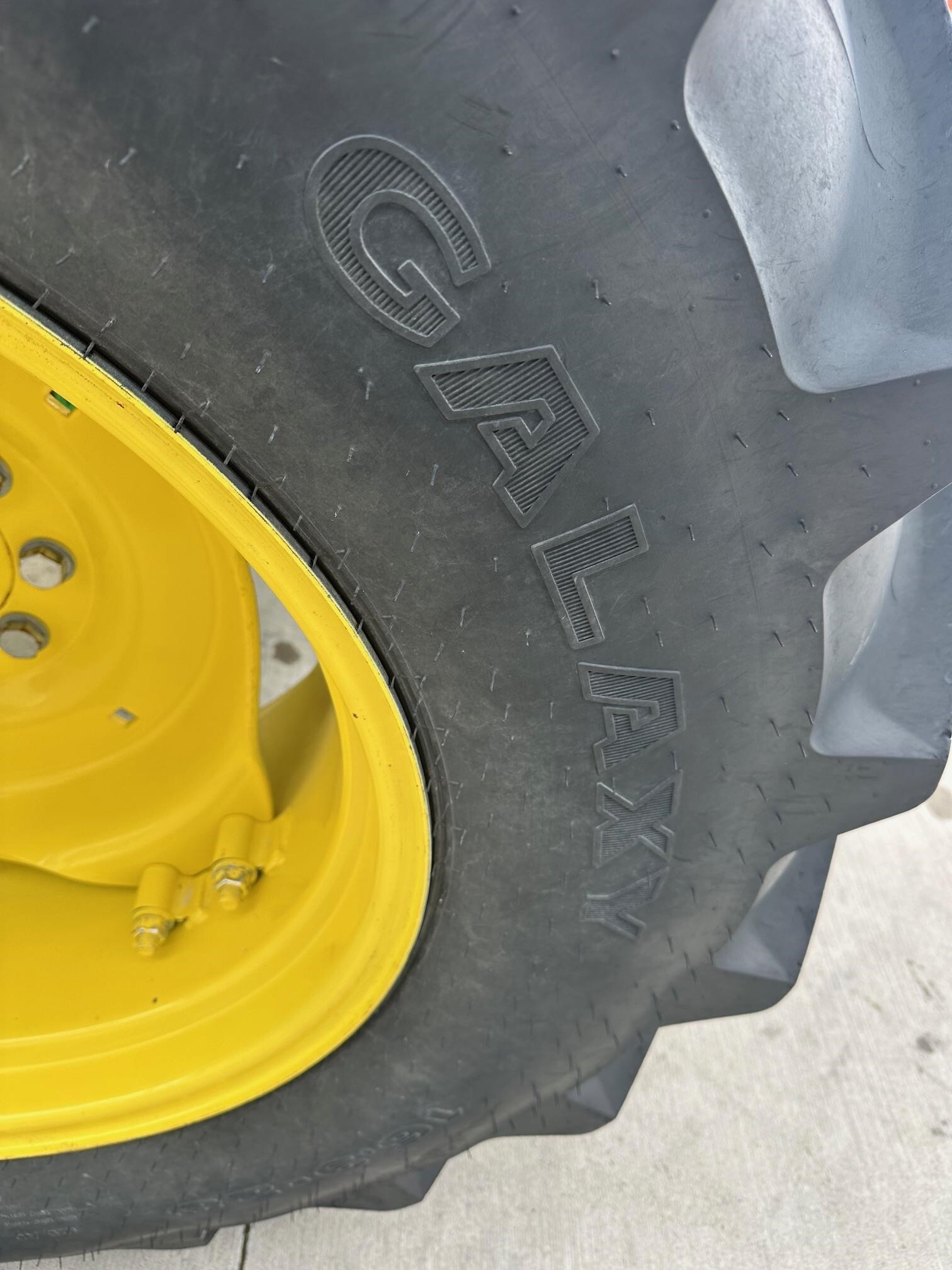 2022 John Deere 5075E Tractor