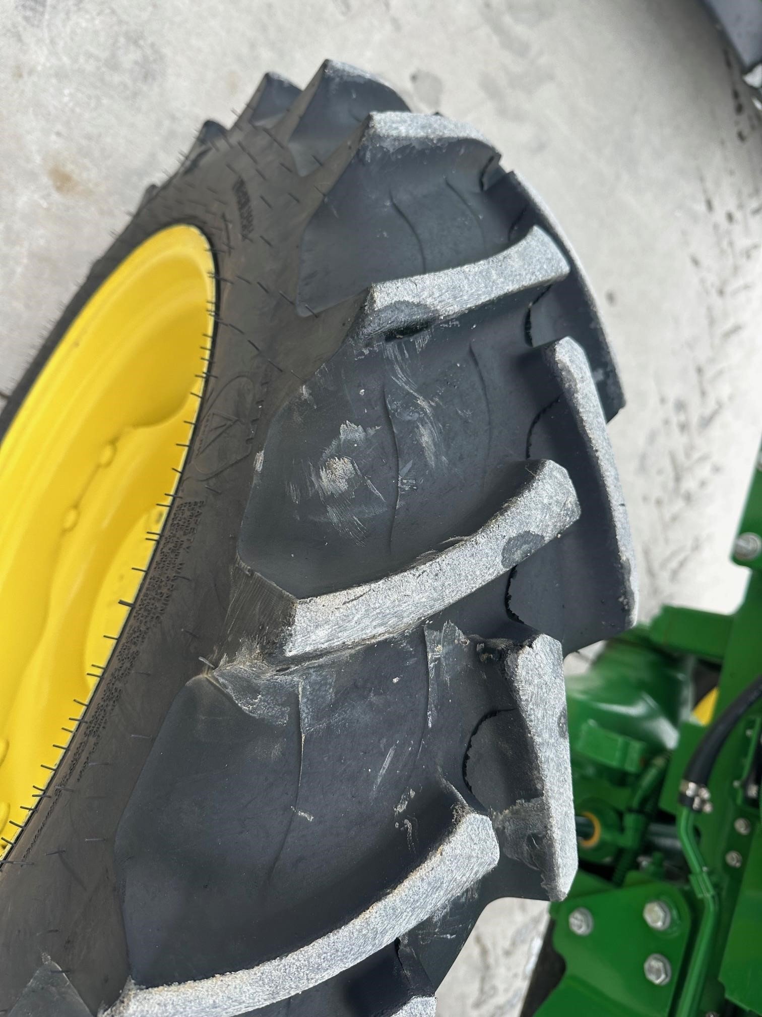 2022 John Deere 5075E Tractor