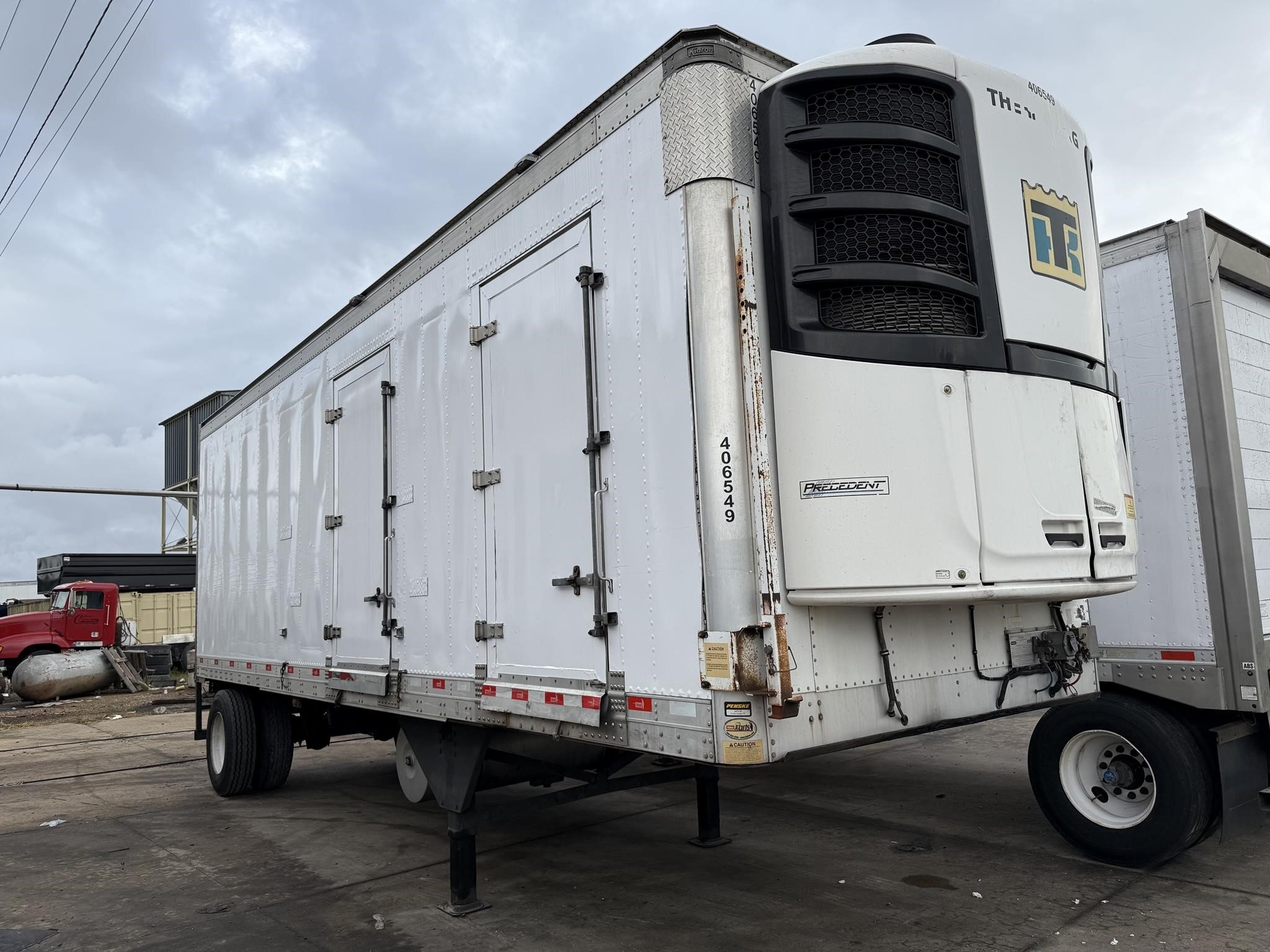 2017 Kidron 28 FT PUP REEFER Box Trucks/Trailer