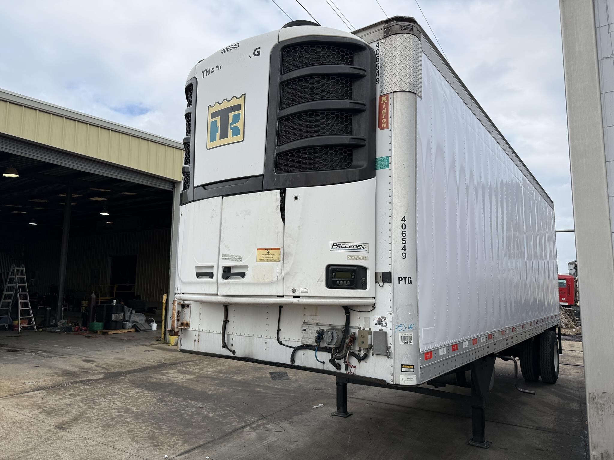 2017 Kidron 28 FT PUP REEFER Box Trucks/Trailer