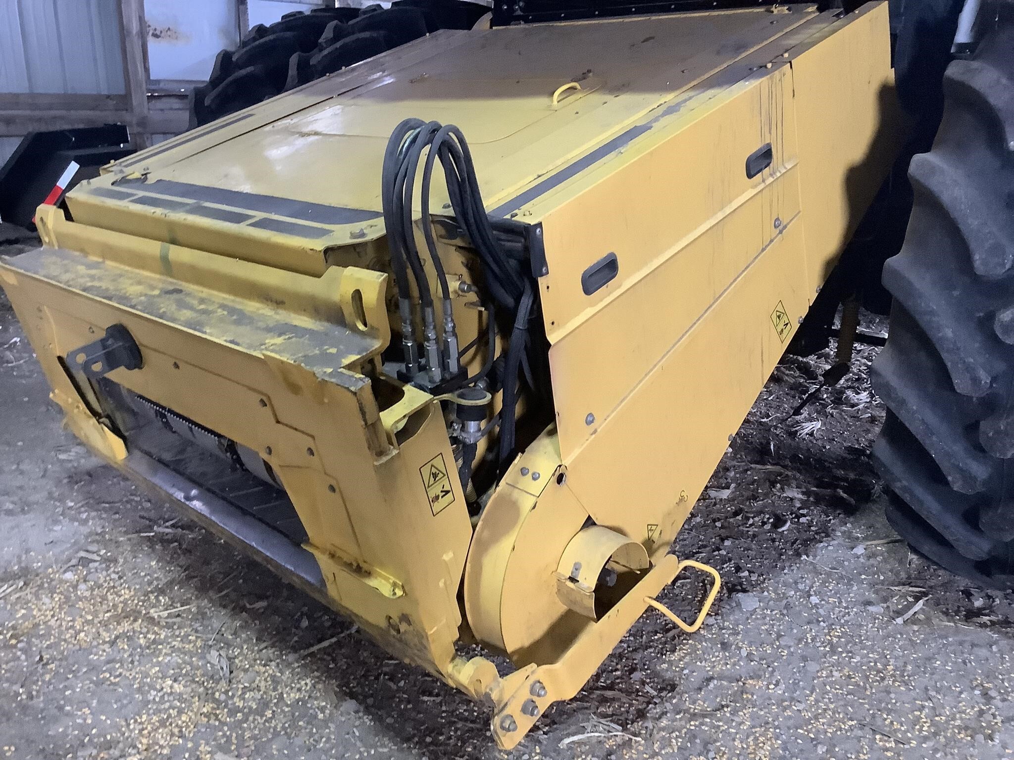 2014 New Holland CR8090 Combine